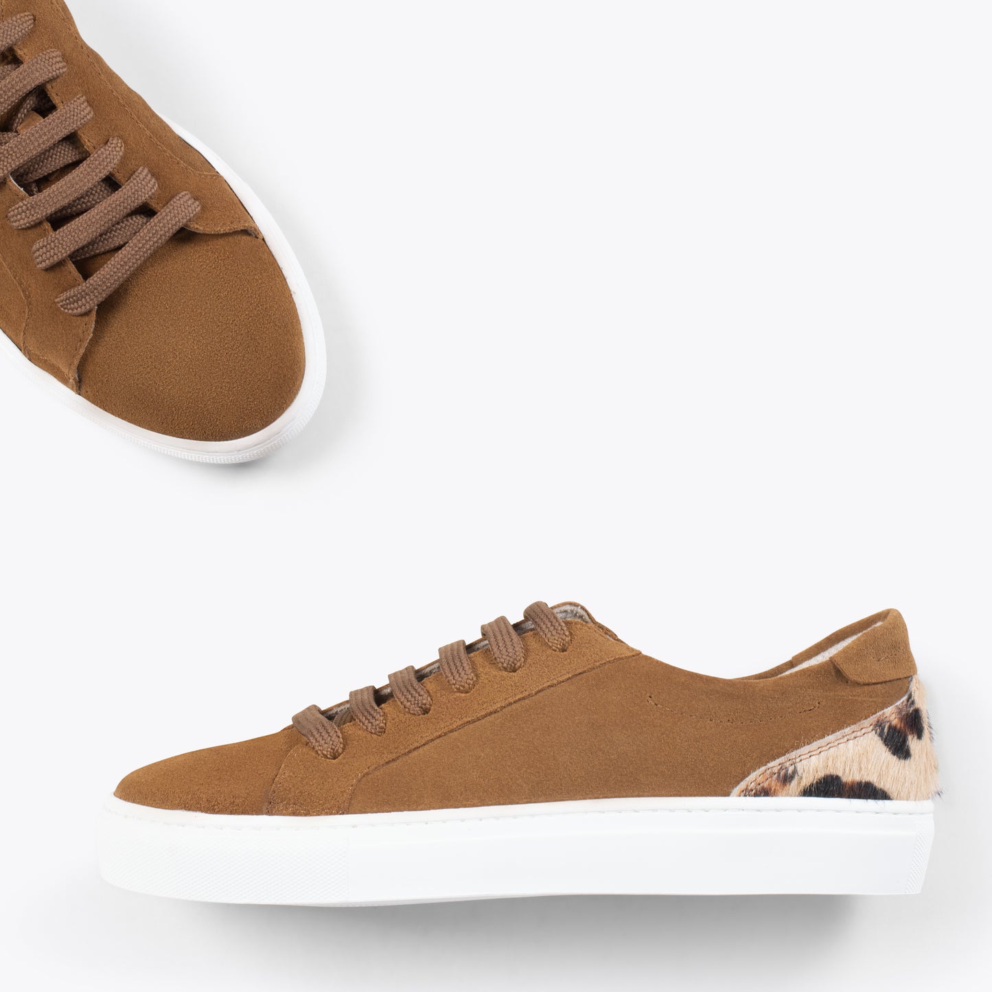 ENJOY – Sneakers de piel de serraje camel y LEOPARDO