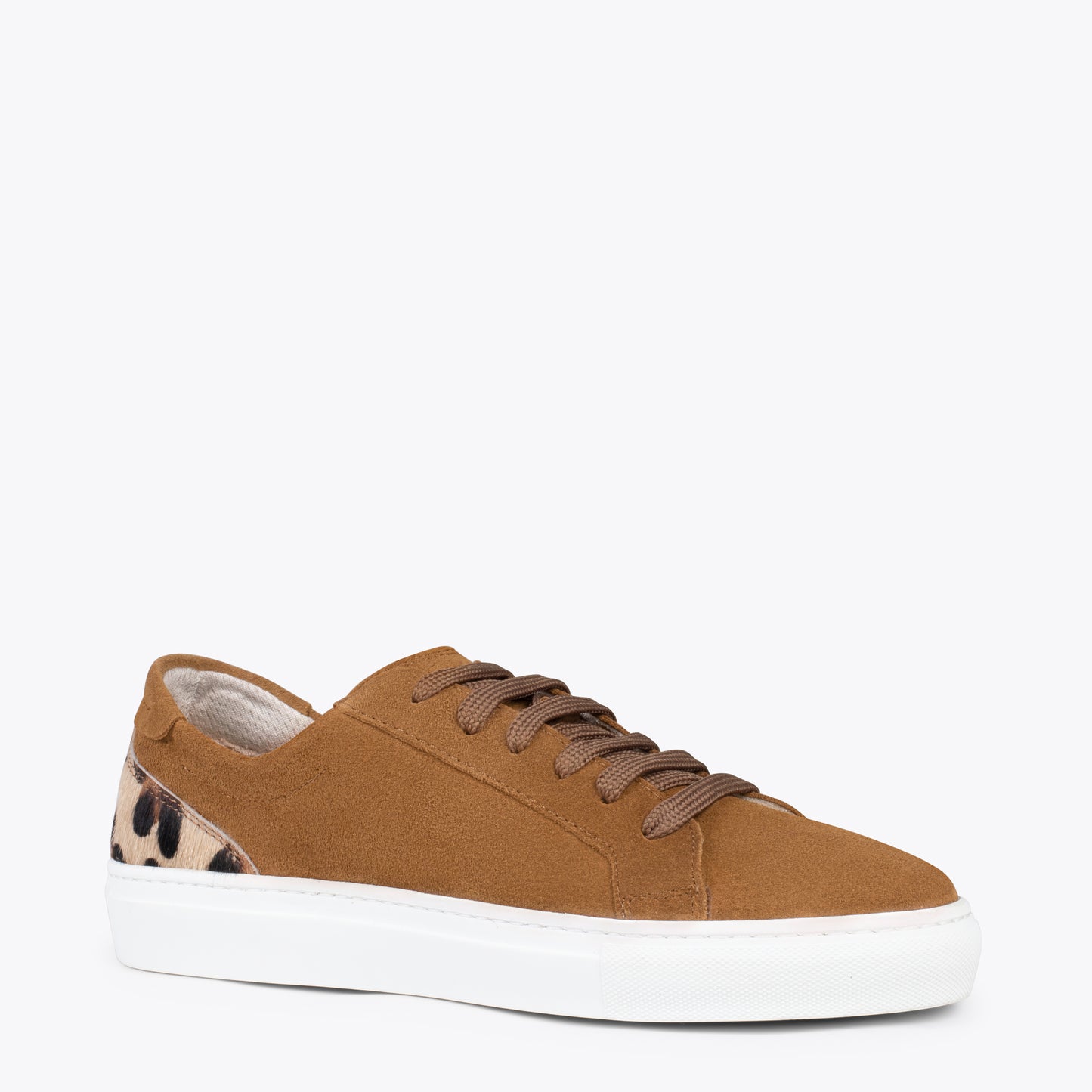 ENJOY – Sneakers de piel de serraje camel y LEOPARDO